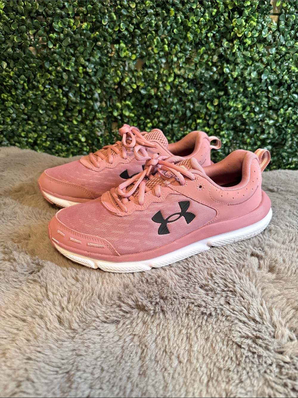 Under Armour Women's Charged Assert 10 Pink Lightweight Running Shoes size 9